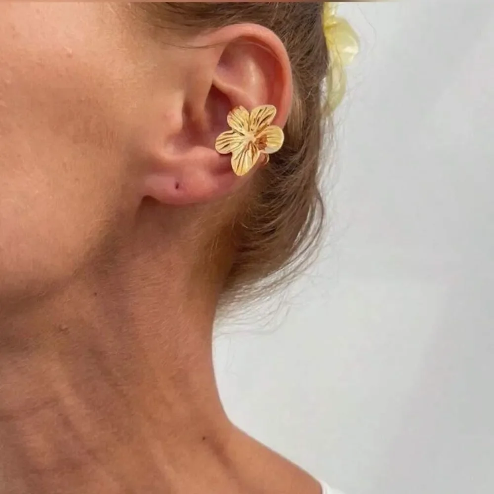 Flower cuff Earrings A1487